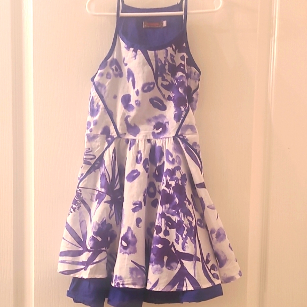 Catimini Vibrant  Stylish Sleeveles Dress For  a Child Size 7.